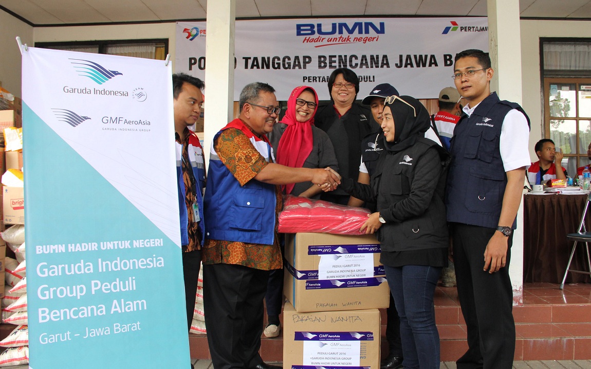 Garuda Indonesia Group Serahkan Bantuan Bagi Korban Banjir Garut