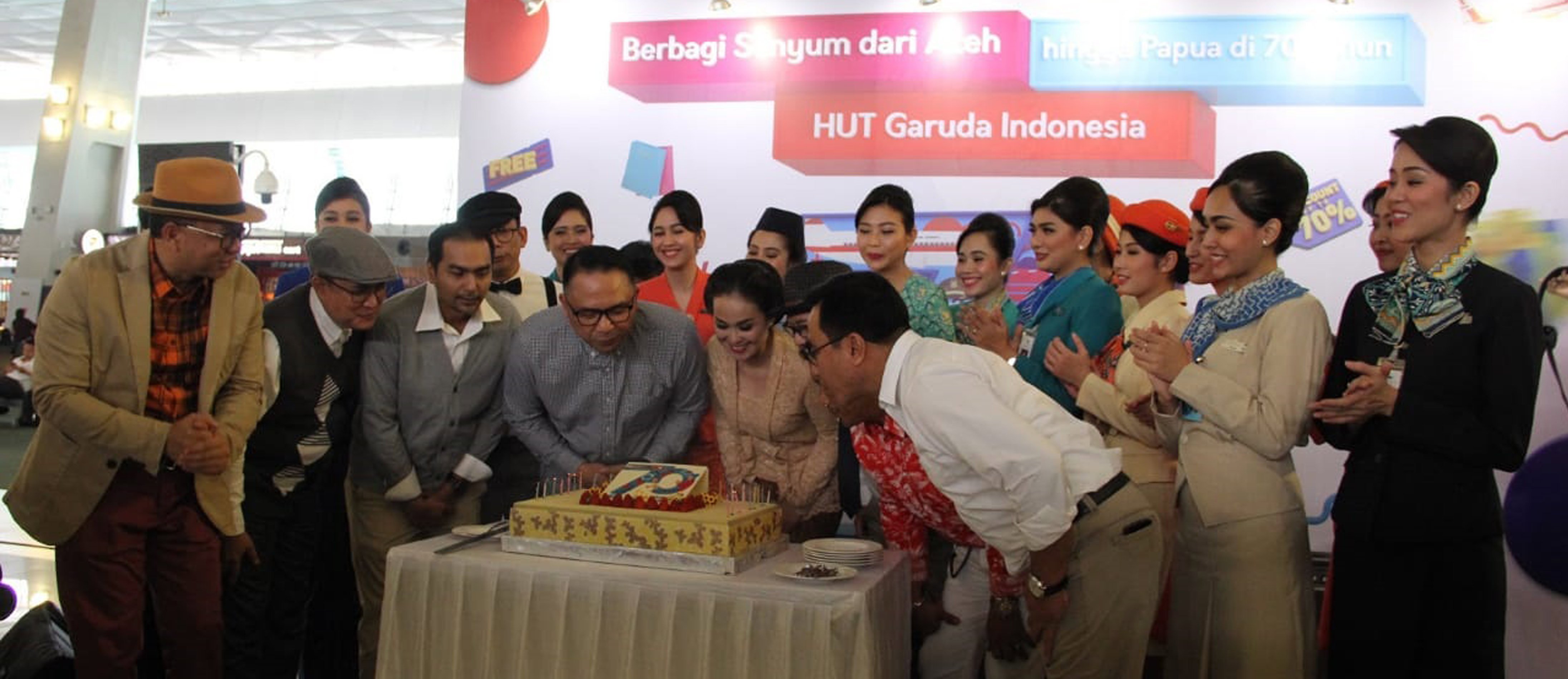 Peringati HUT ke 70, Garuda Indonesia Gelar Program "Berbagi Senyum dari Aceh Sampai Papua"