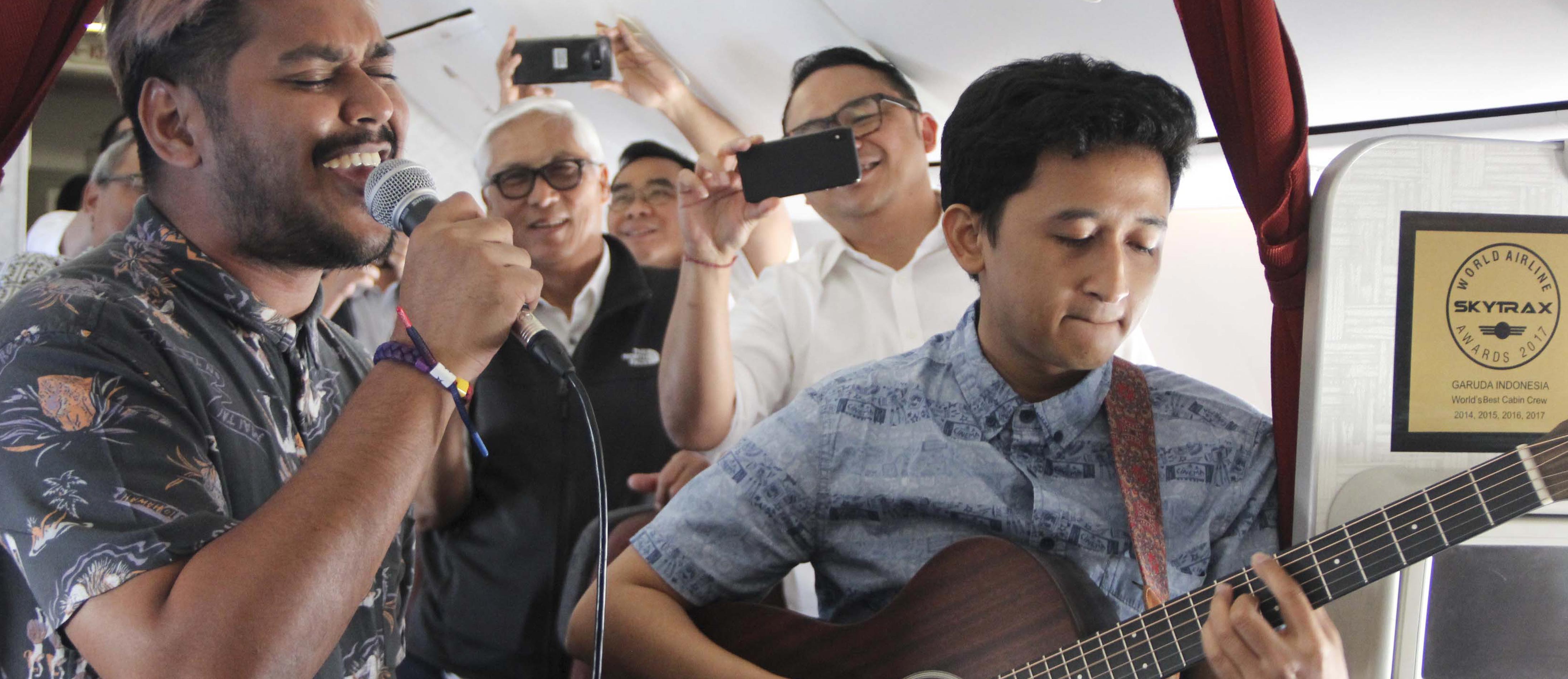 Hadirkan Pengalaman Penerbangan Berbeda, Garuda Indonesia Tampilkan Live Music Akustic #Giacoustic di Pesawat