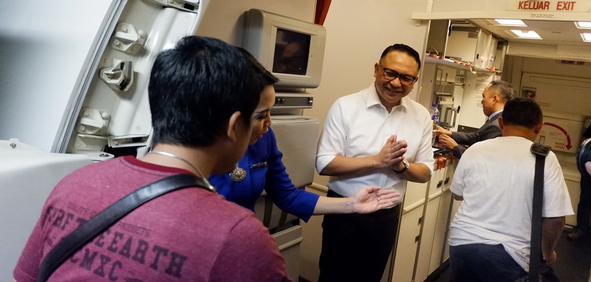 Mendengar Lebih Dekat Masukan Pelanggan, Garuda Indonesia Layani Langsung Penumpang di Pesawat